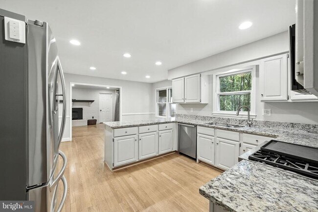 Building Photo - 10198 Cedar Pond Dr