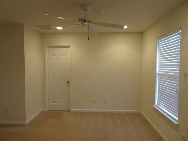 Building Photo - 610 Jessica Cir