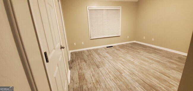 Building Photo - 340 Twin Point Way