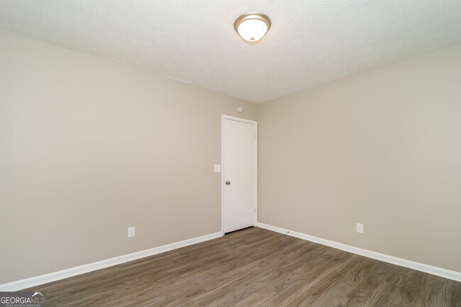 Building Photo - 6373 Valley Dale Dr