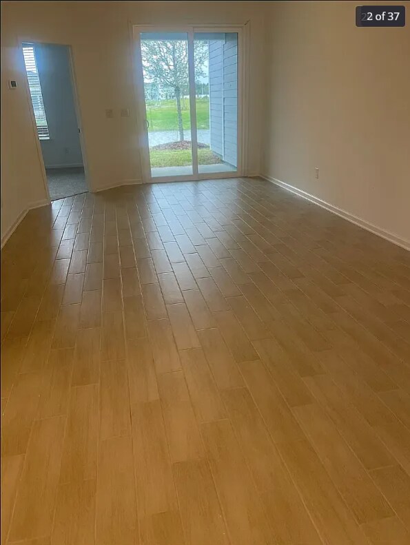 Building Photo - 563 Cherry Elm Dr