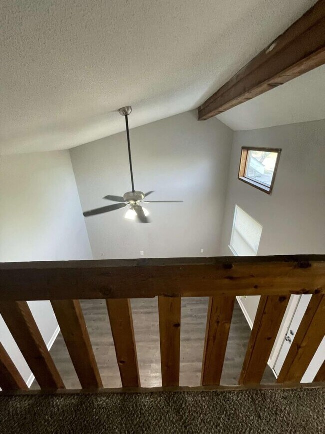 Building Photo - 1 Bedroom Apartment with a Bonus Loft