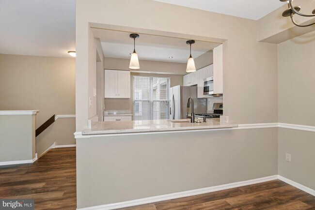 Building Photo - 1610 Society Pl