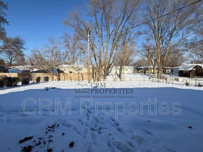 Building Photo - 806 Maumee Dr