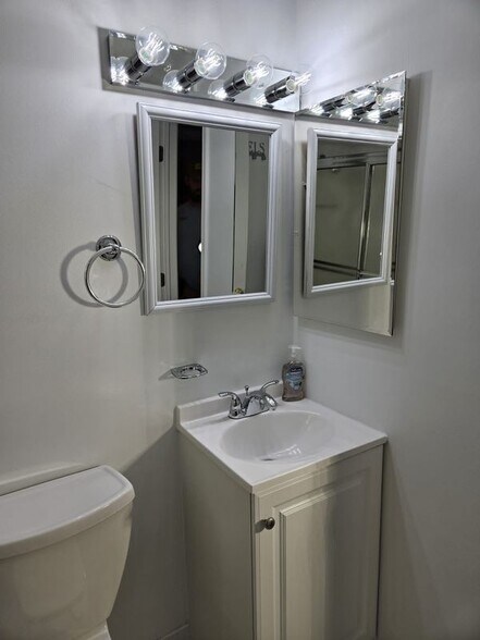 Building Photo - 5352 Fallriver Row Ct