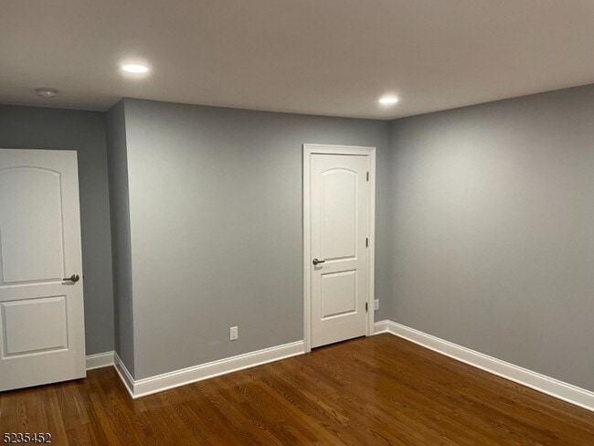Building Photo - 1 Oak Grove Rd