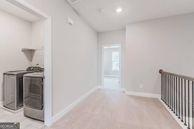 Building Photo - 5051 Pinckney Ln