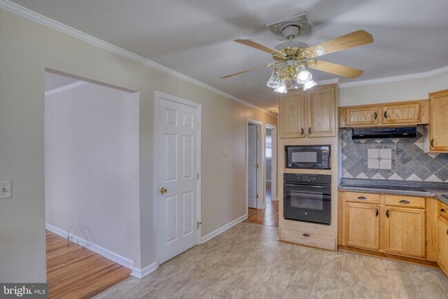 Building Photo - 206 N Main St