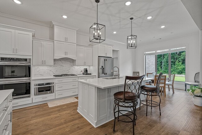 Building Photo - Rare Executive Rental in Desirable South J...