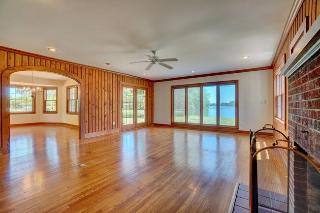 Building Photo - Waterfront Home on 1 Acre Treed Lot, 4/2 +...