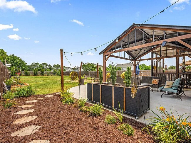 Building Photo - Lease OR Lease to Own