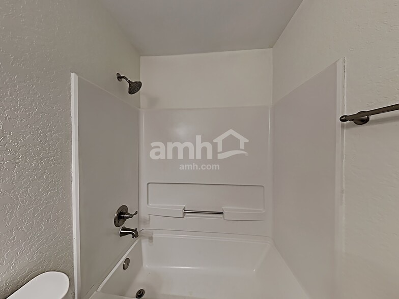 Building Photo - 9210 Laguna Falls