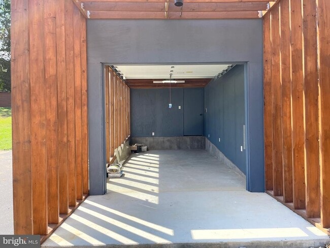 Building Photo - 6505 Fairland St
