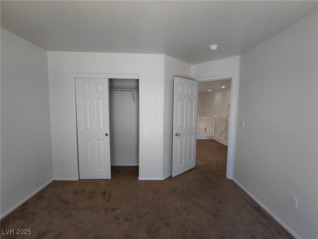 Building Photo - 452 Crocus Hill St
