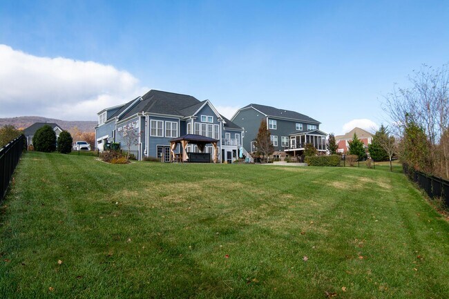 Building Photo - 6883 Birmingham Dr