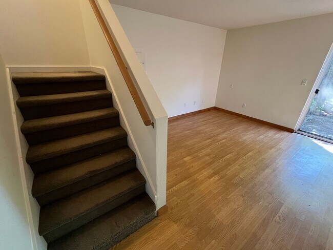 Building Photo - 3033 NE 12th Ave