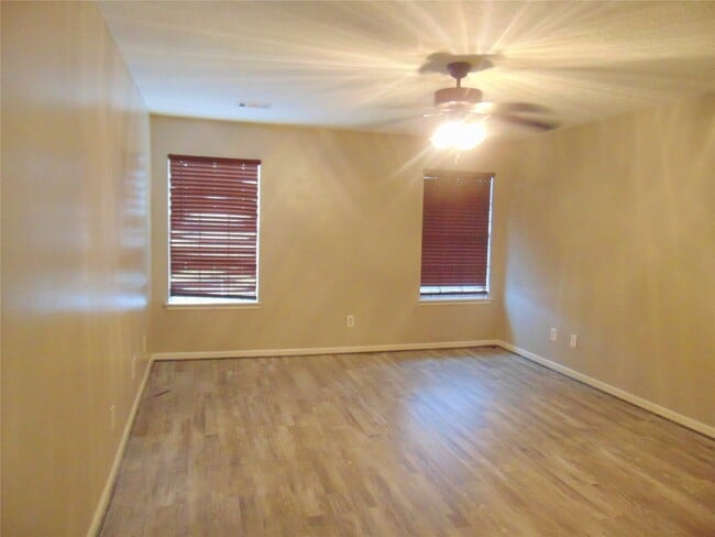 Building Photo - 1809 Edinburg Ave