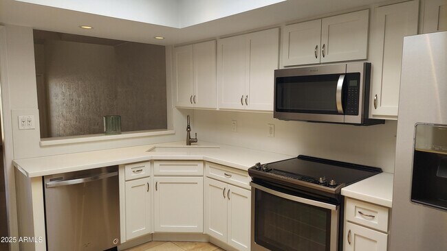 Building Photo - 2426 E Palo Verde Dr