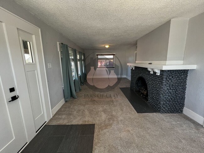 Building Photo - Classic Craftsman Charm in Central Salem! Versatile 5-Bedroom Home