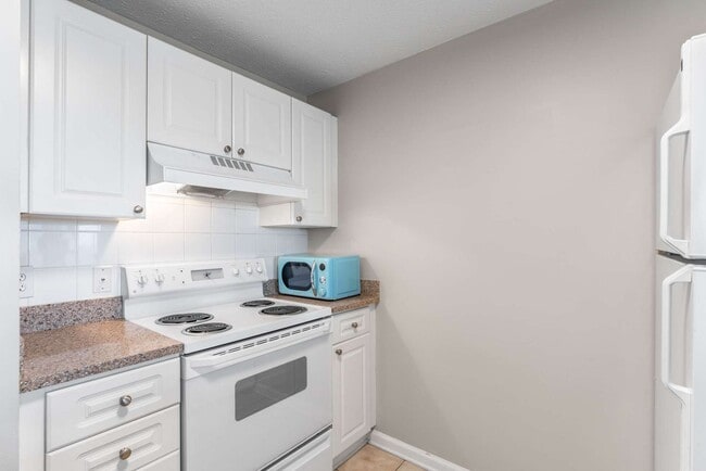 Building Photo - Beautiful One Bed One Bath Green Hills Condo