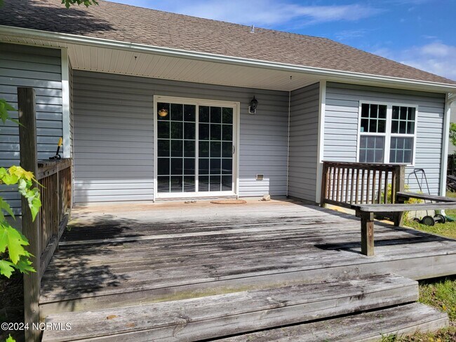 Building Photo - 115 Blue Bird Ln