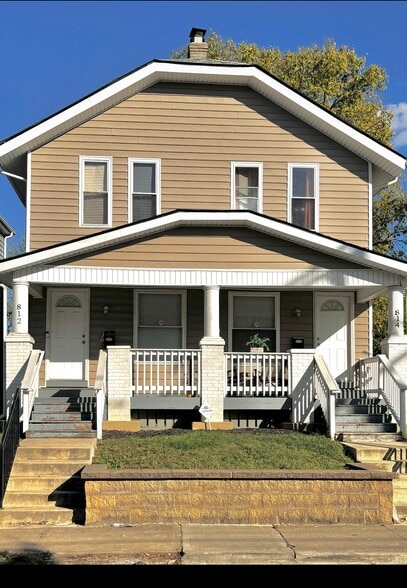 Building Photo - 814 Kelton Ave