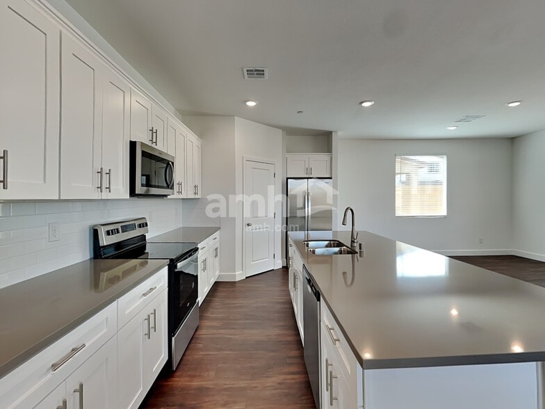 Building Photo - 138 Charmante Tulip Ln