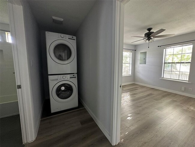 Building Photo - 4412 Gillis St