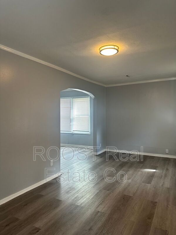 Building Photo - 2864 E 10th Ave