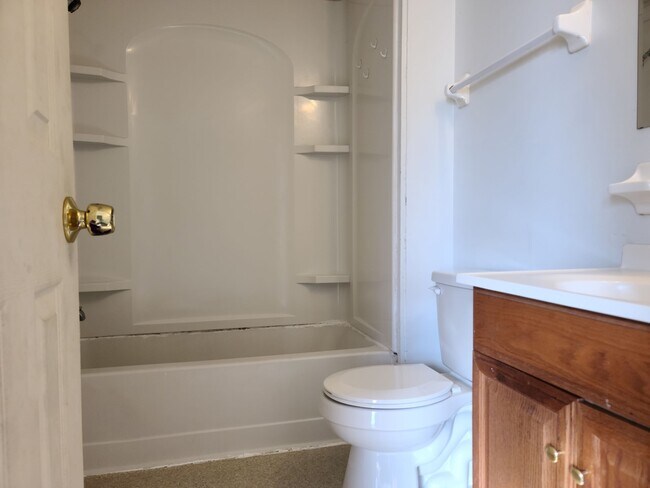 Full bath - 4848 Charlton Ct