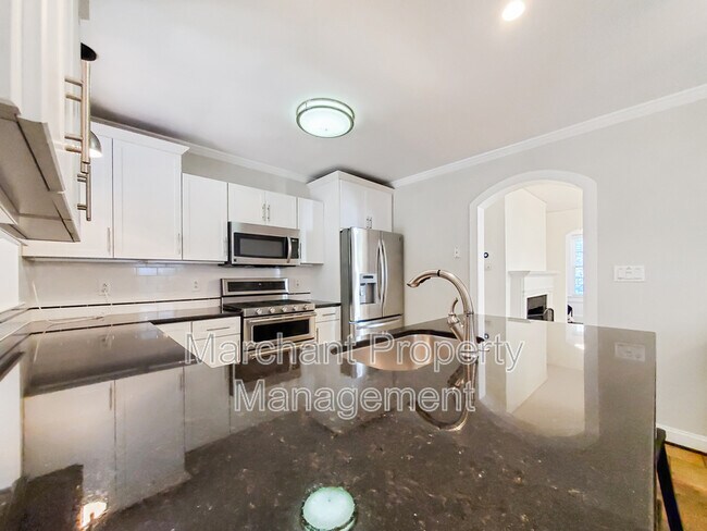 Building Photo - 111 W Hillcrest Dr