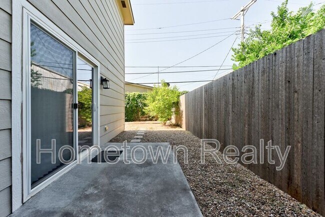 Building Photo - 1115 N Billen Ave