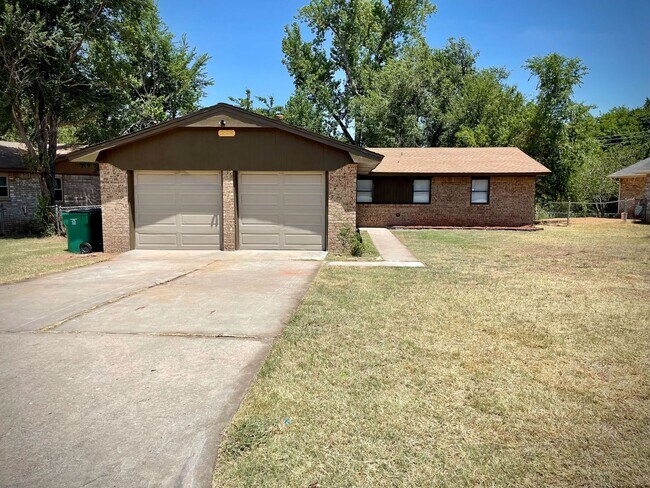 Building Photo - Charming 3 bedroom, 1.5 bath single-family home in a quiet northwest Oklahoma City neighborhood