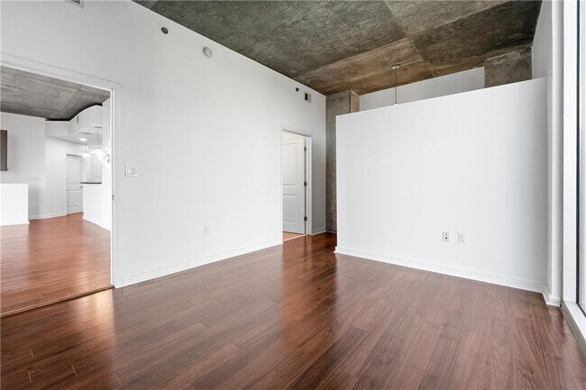 Building Photo - 3324 Peachtree Rd NE