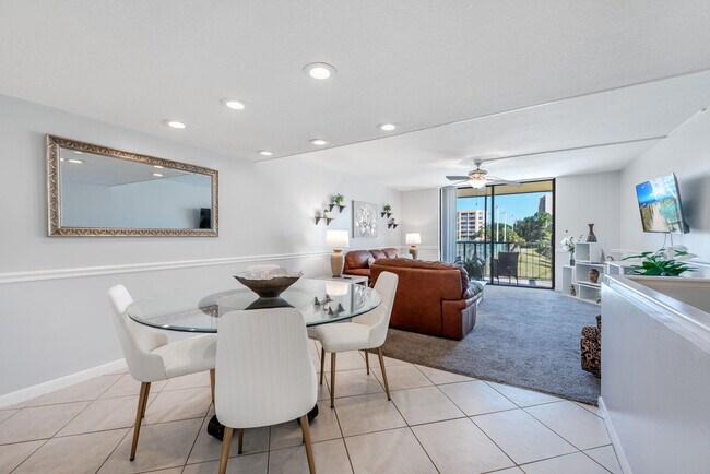 Building Photo - 2828 Tennis Club Dr