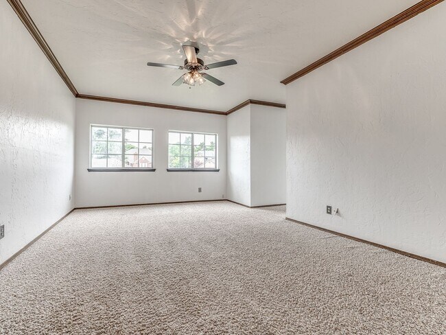 Building Photo - Spacious Home + East Edmond + 4 bedrooms + Fox Lake