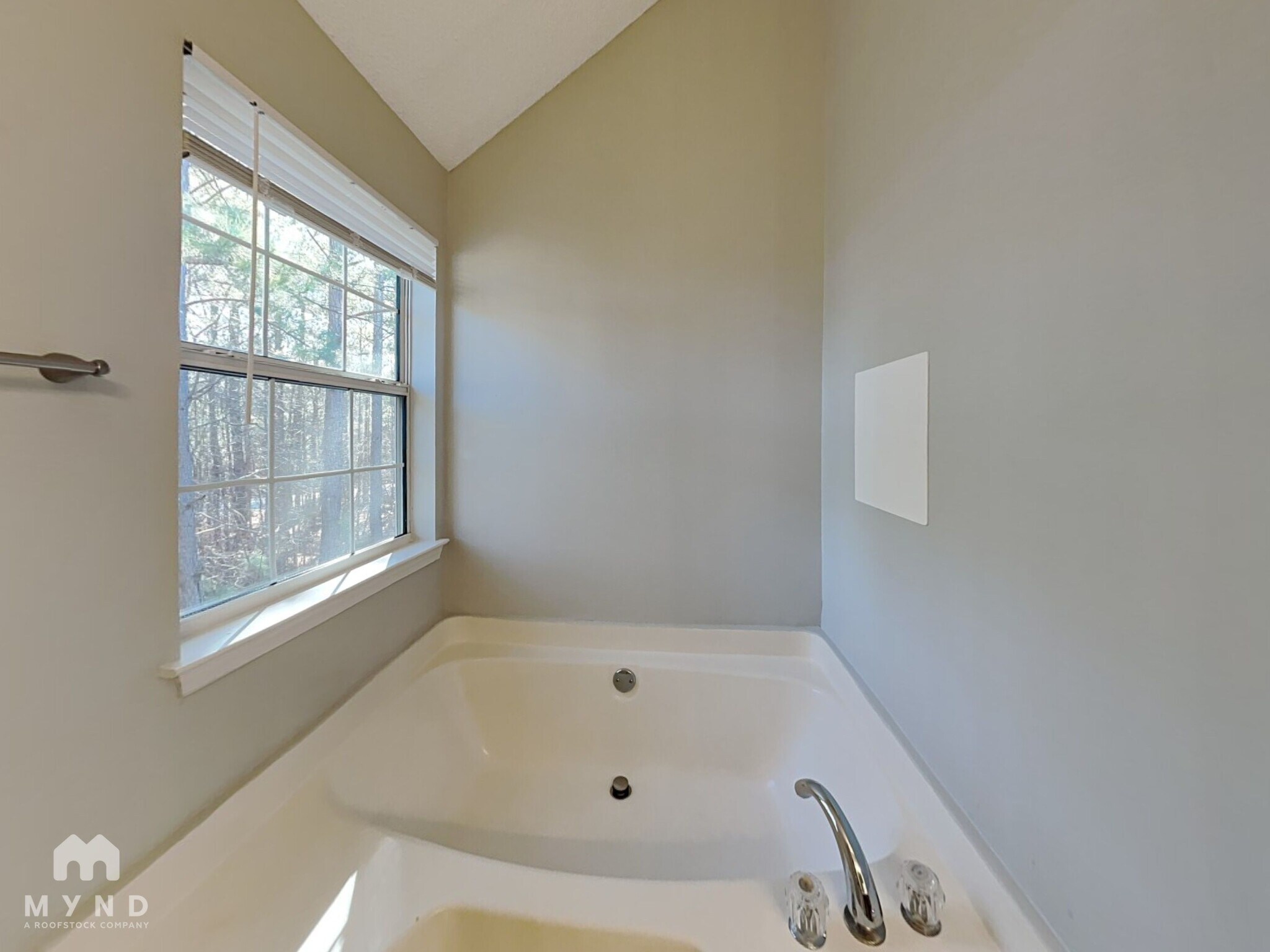 Building Photo - 7010 Mahogany Dr