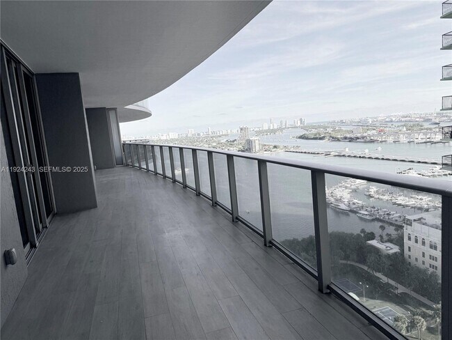 Building Photo - 488 NE 18th St