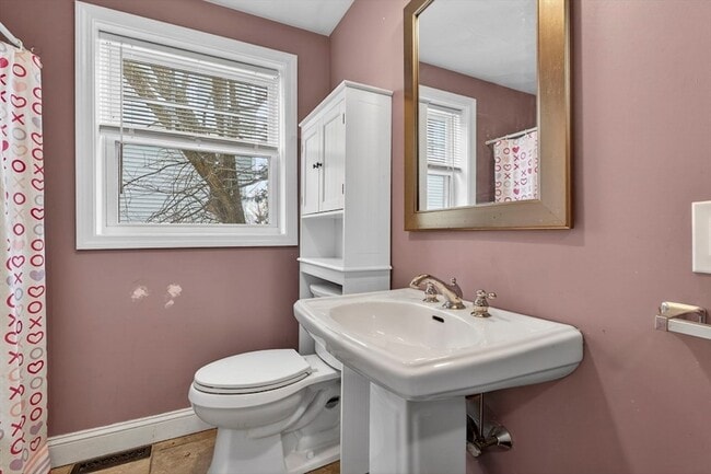 Building Photo - 74 Linwood St