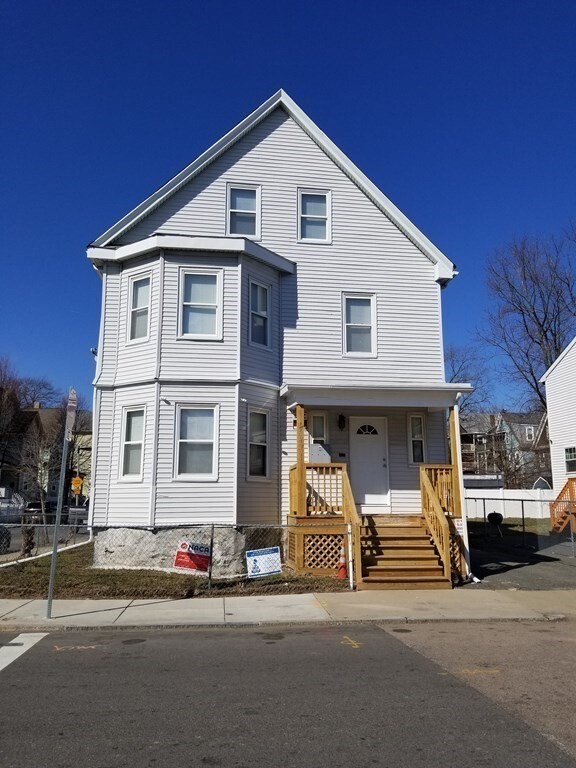 Building Photo - 593 Park St
