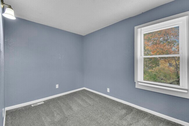 Building Photo - 3414 Elmwood Ave