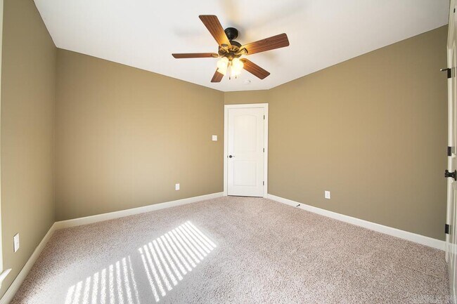Building Photo - 19 Tradewinds Dr