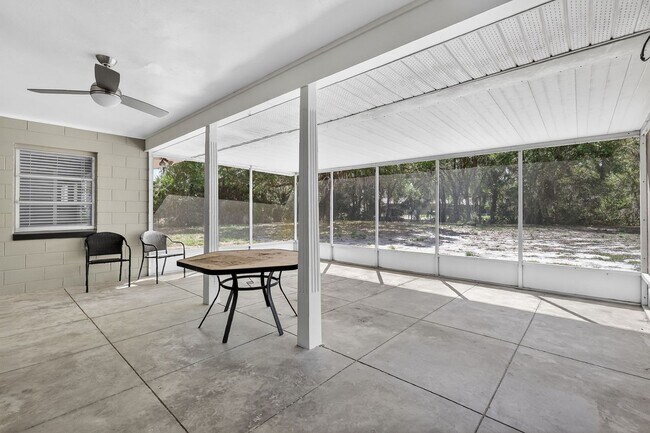 Building Photo - Fully Renovated Canal-Front Home on the Harris Chain of Lakes!