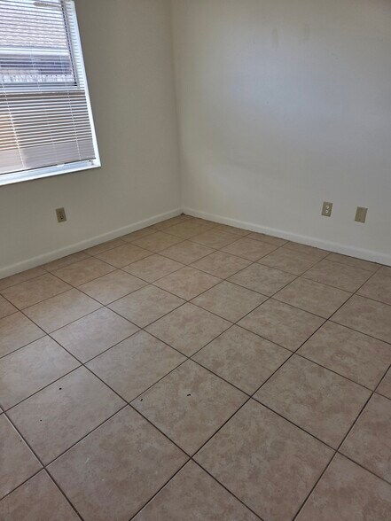 Building Photo - 3228 Bloomingdale Villas Ct