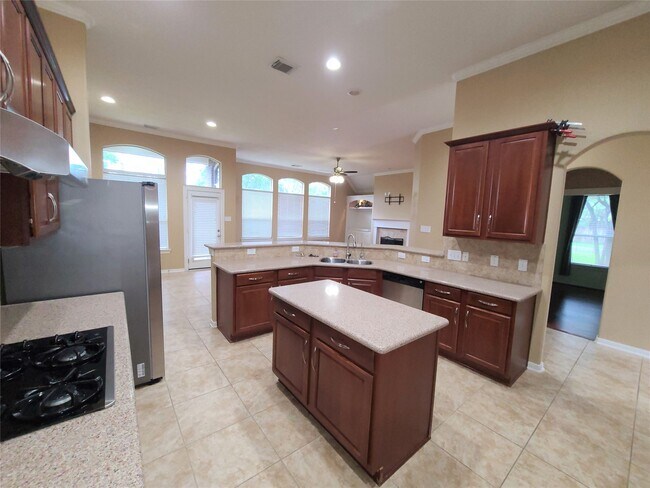 Building Photo - 7015 Pinefern Ln