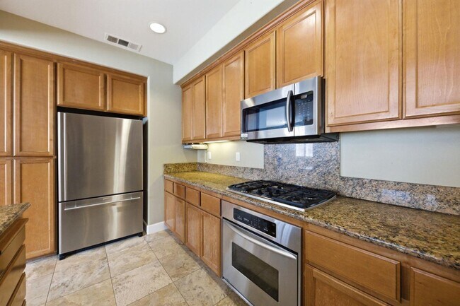 Building Photo - 200 Live Oak Way