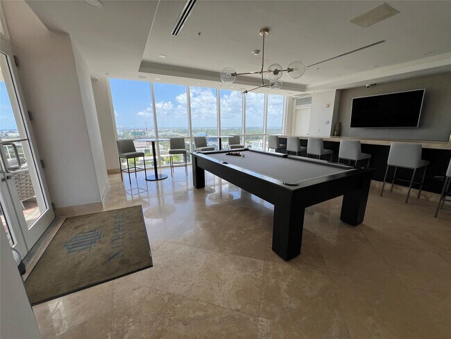 Building Photo - 511 SE 5 Ave