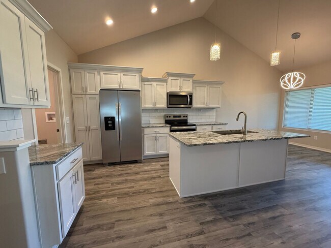 Building Photo - Brand new construction 3 bed/3 bath ranch townhome in North Lincoln