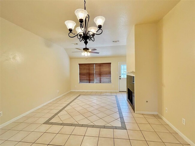 Building Photo - 18523 Spinney Ln