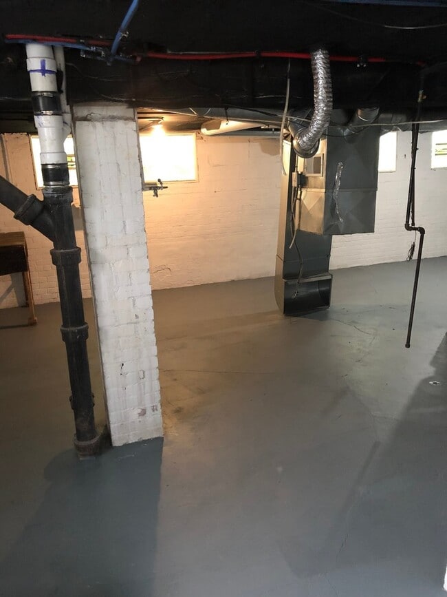 Building Photo - $1,600 - Newly Renovated 3 Bedroom Home With Study